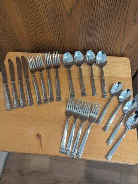 Farberware 20 Piece 18/0 Traditional Flatware Silverware Set-Serves 4